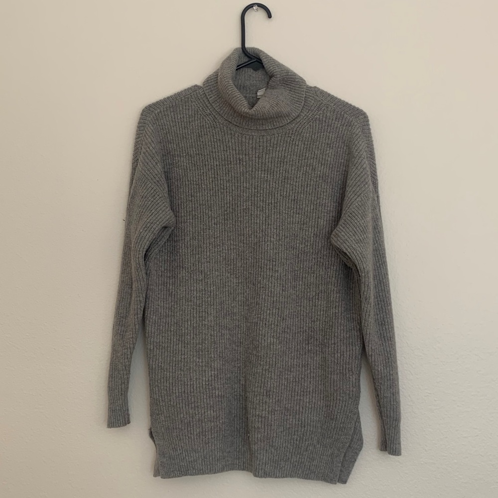 Uniqlo grey chunky turtleneck sweater (Size S)